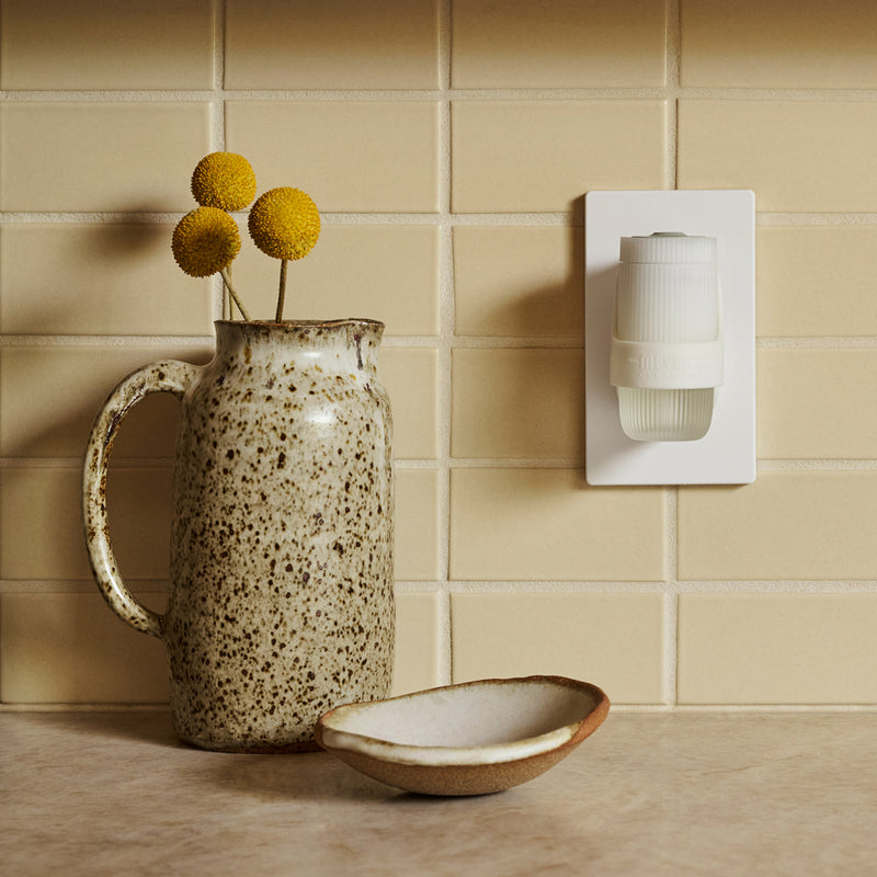 Snowdrop Plug In Scented Oil Warmer With Refill